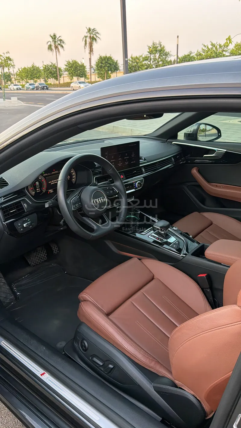 2023 اودي اي 5 40 تي اف اس اي اس لاين