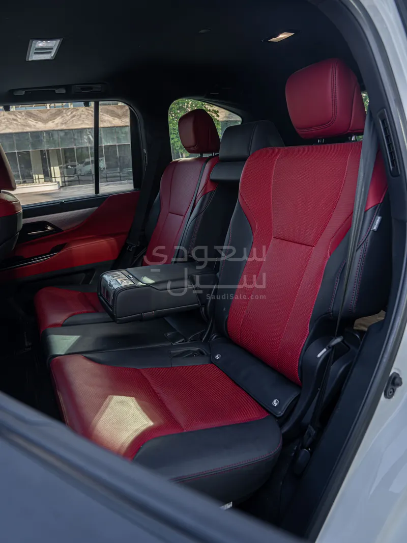 2023 لكزس إل إكس 600 إف