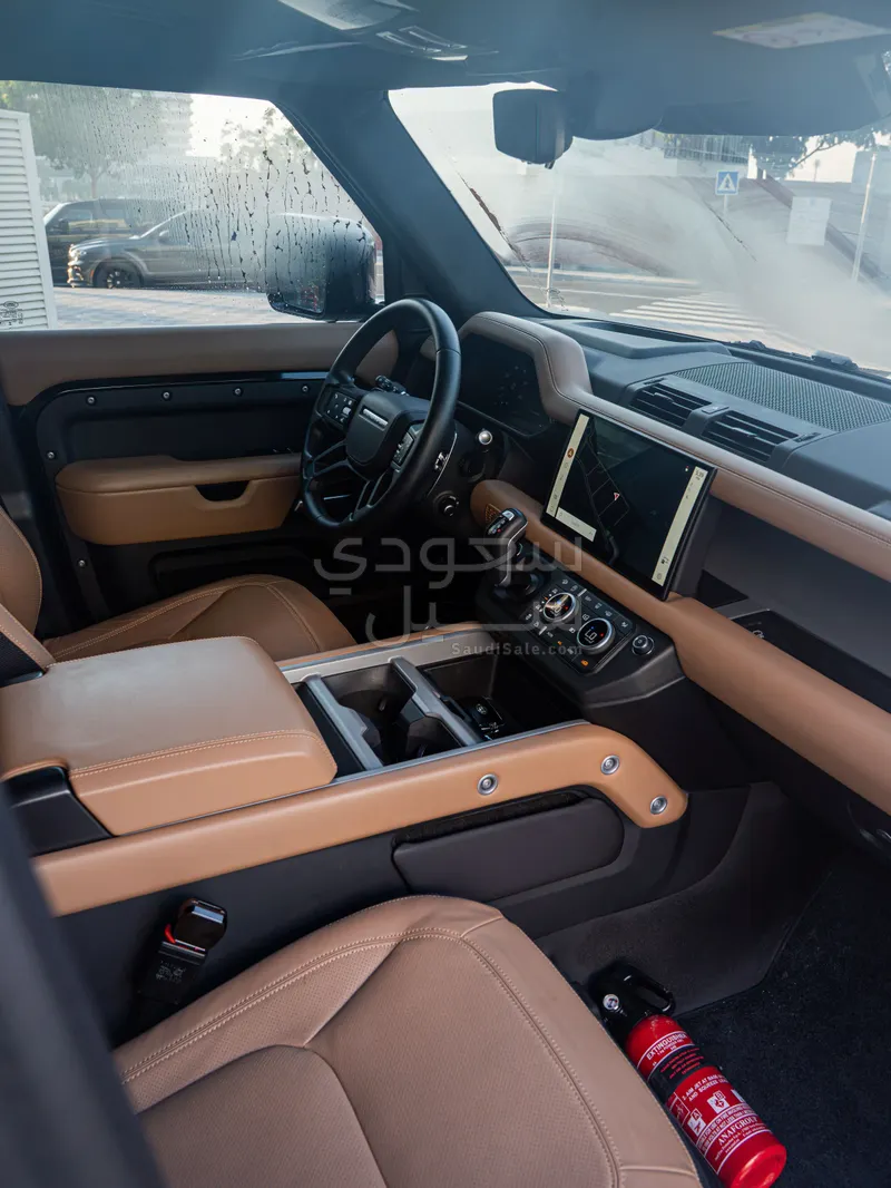 2025 لاند روفر ديفيندر V8 P525 ادشن