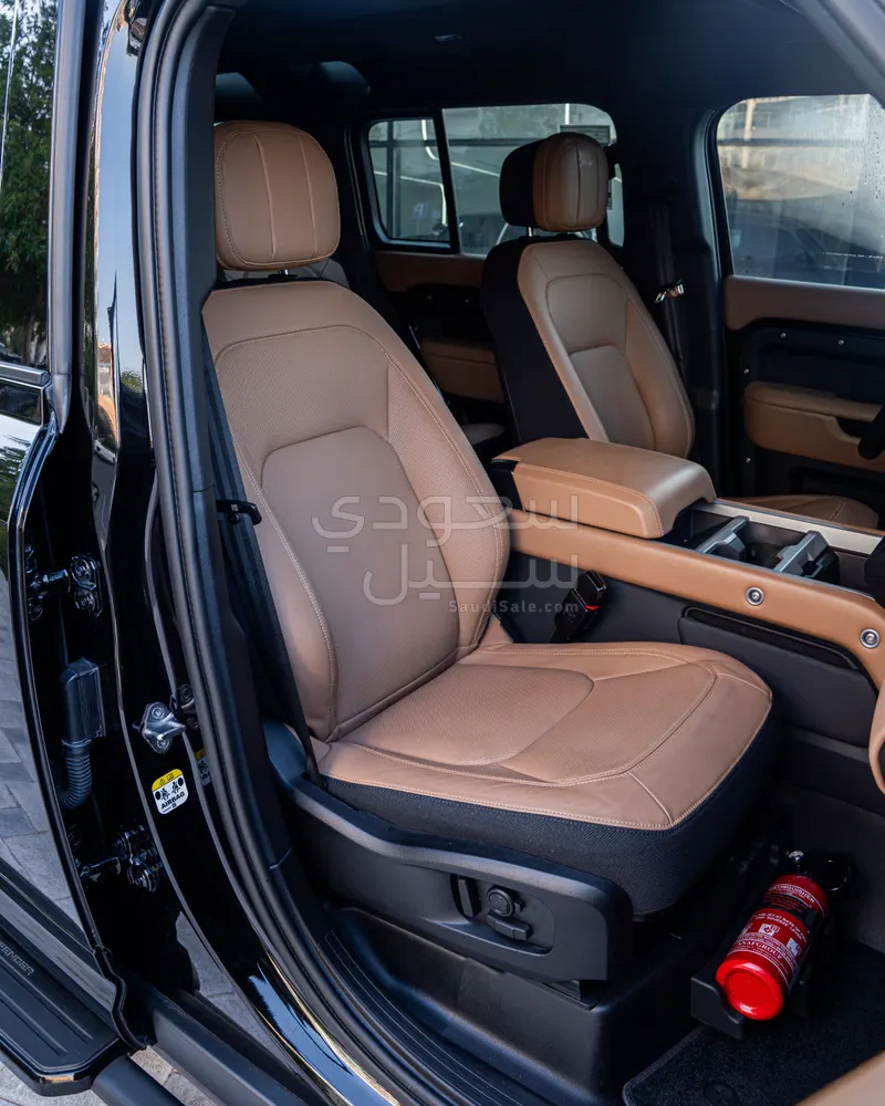 2025 لاند روفر ديفيندر V8 P525 ادشن