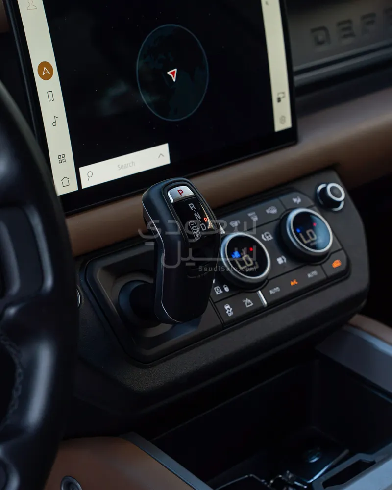 2025 لاند روفر ديفيندر V8 P525 ادشن