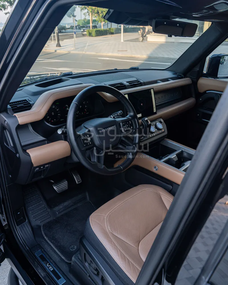 2025 لاند روفر ديفيندر V8 P525 ادشن