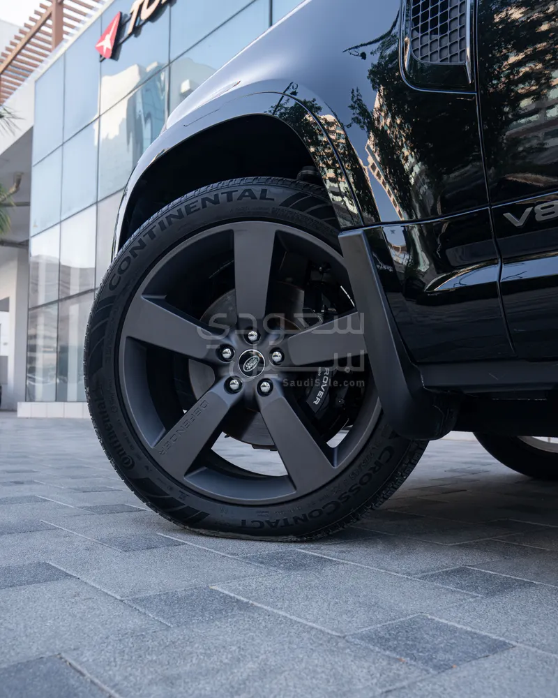 2025 لاند روفر ديفيندر V8 P525 ادشن
