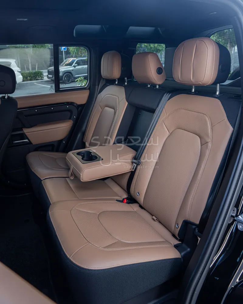 2025 لاند روفر ديفيندر V8 P525 ادشن