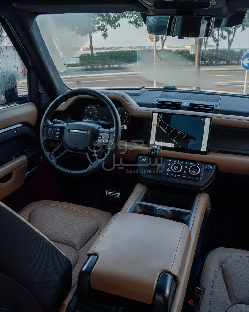 2025 لاند روفر ديفيندر V8 P525 ادشن