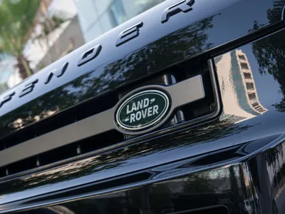 2025 لاند روفر ديفيندر V8 P525 ادشن