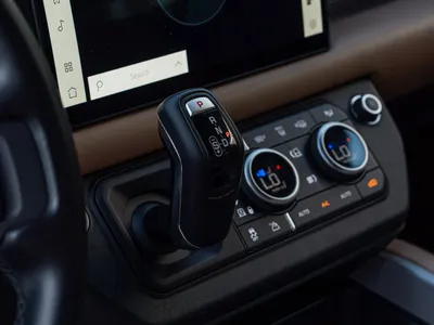2025 لاند روفر ديفيندر V8 P525 ادشن