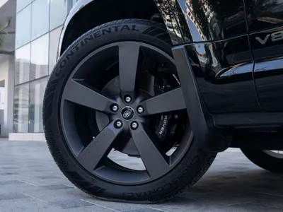 2025 لاند روفر ديفيندر V8 P525 ادشن