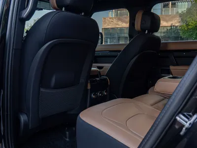 2025 لاند روفر ديفيندر V8 P525 ادشن