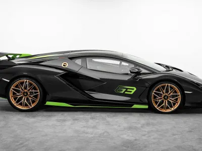 2021 لمبرجيني سيان FKP 37