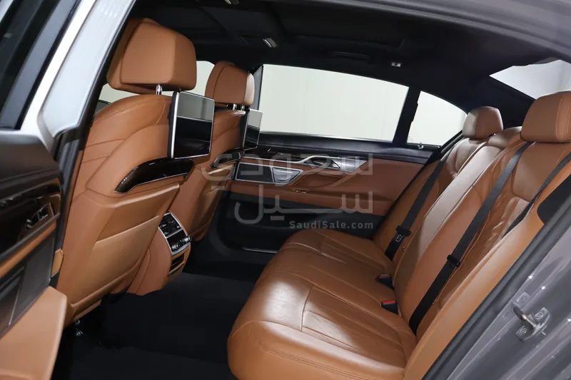 2021 بي ام دبليو الفئة السابعة 730 إل أي