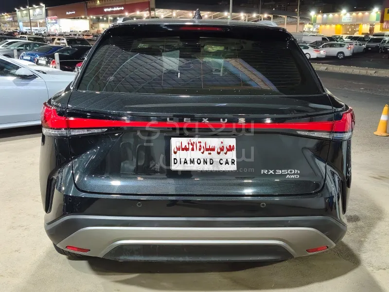 2023 لكزس أر إكس 350