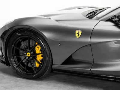 2021 فيراري 812 جي تي اس