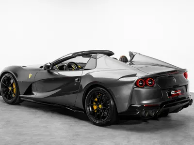 2021 فيراري 812 جي تي اس