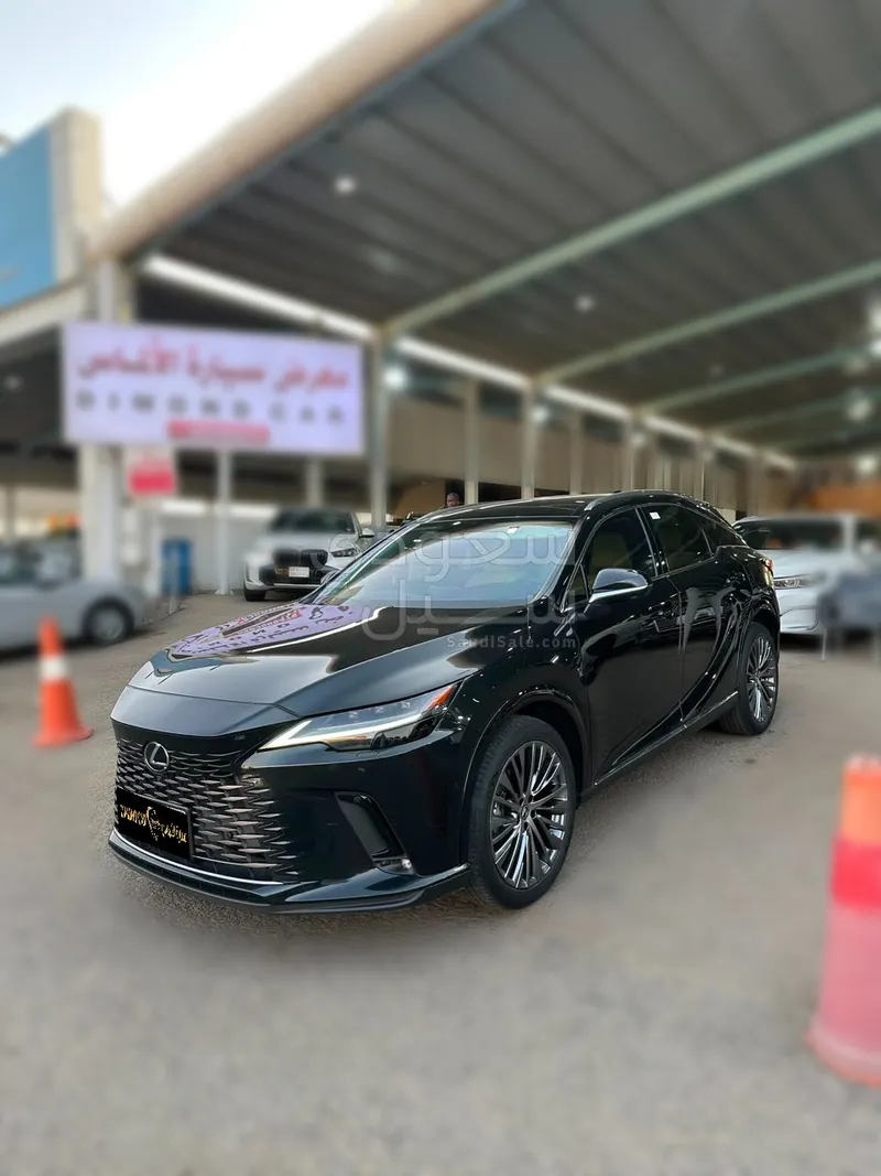 2023 لكزس أر إكس 350