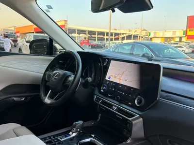 2023 لكزس أر إكس 350