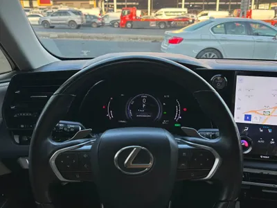 2023 لكزس أر إكس 350