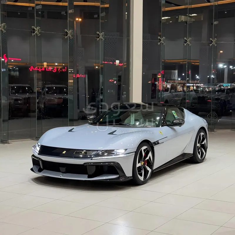 2025 فيراري 12 سيليندر