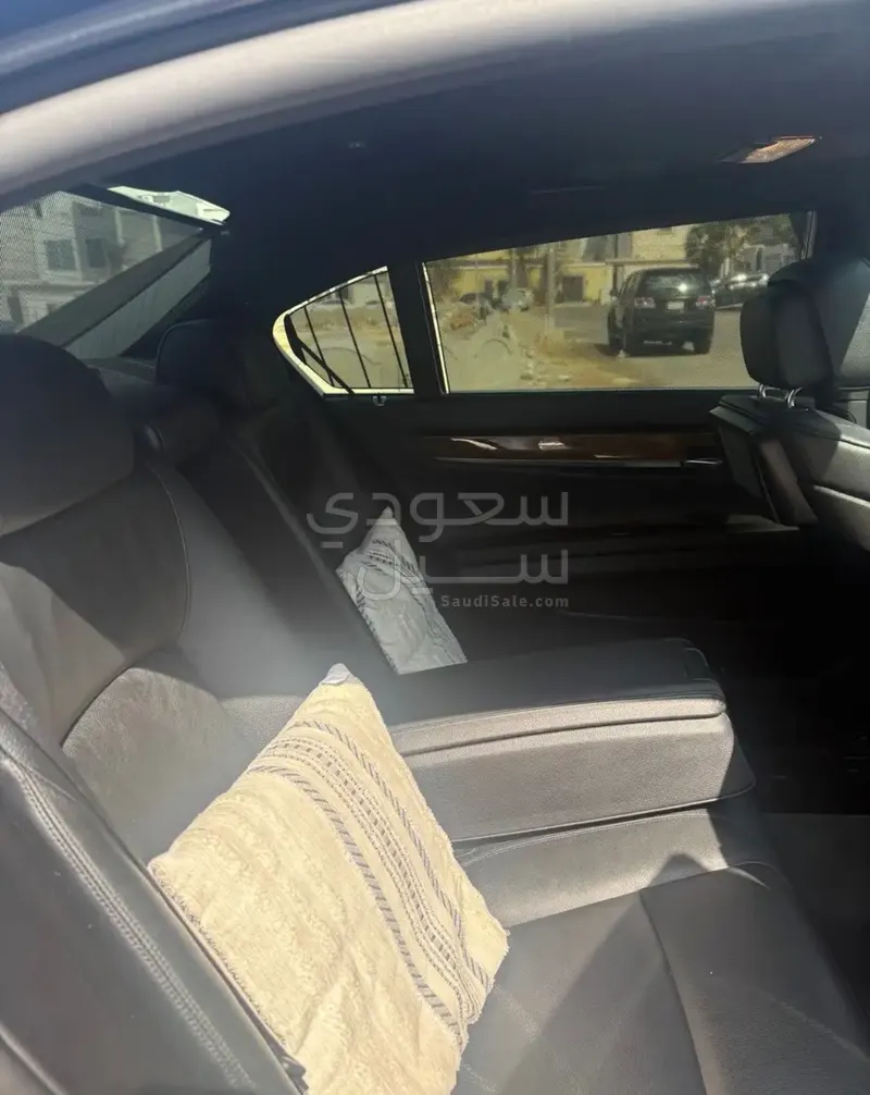 2012 بي ام دبليو الفئة السابعة 730 إل أي