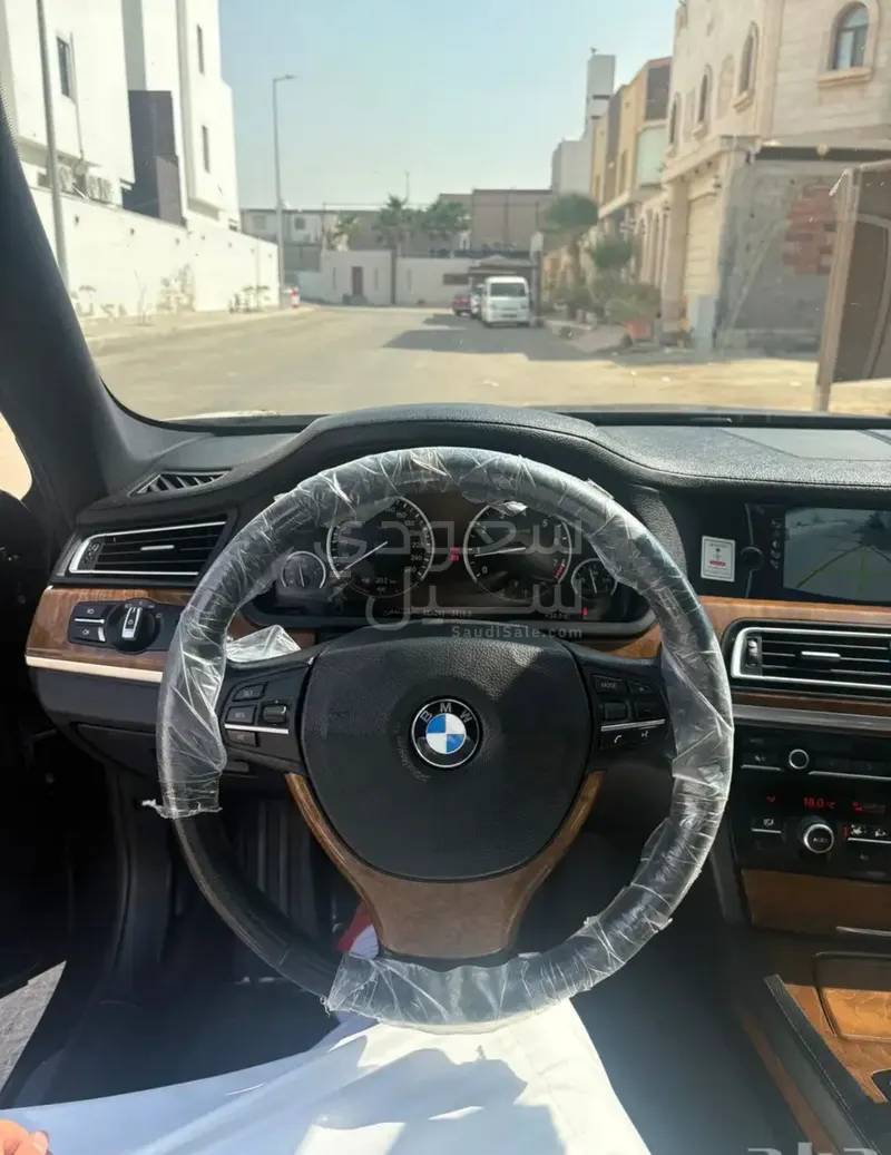2012 بي ام دبليو الفئة السابعة 730 إل أي
