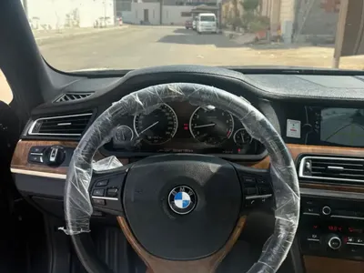 2012 بي ام دبليو الفئة السابعة 730 إل أي