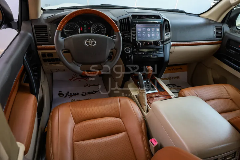 2015 تويوتا لاند كروزر جي اكس ار