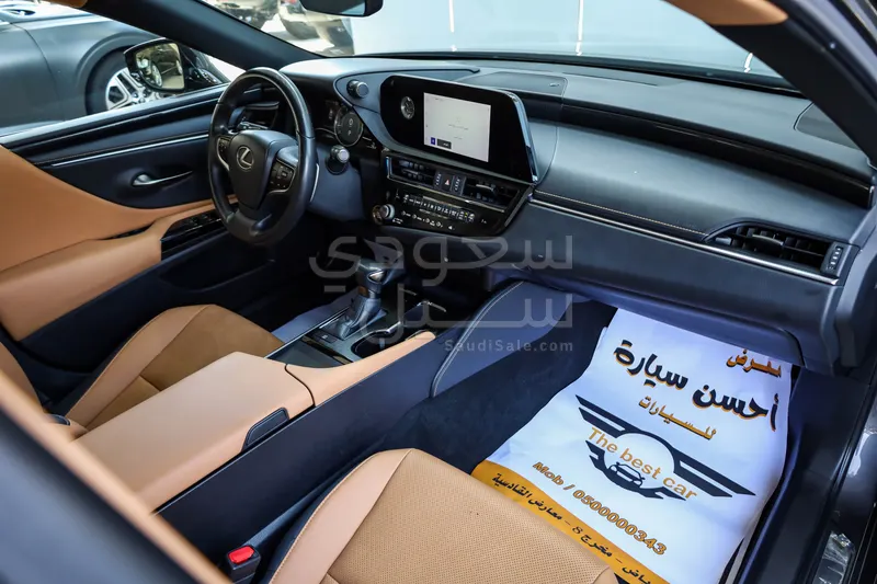 2023 لكزس إي إس 250
