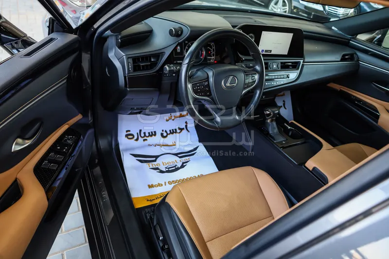 2023 لكزس إي إس 250