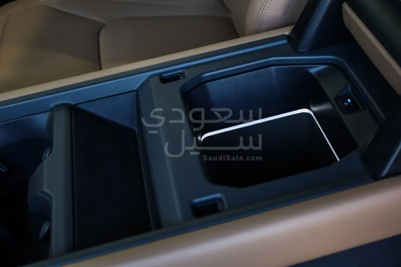 2025 لاند روفر ديفيندر 110 اكس داينمك