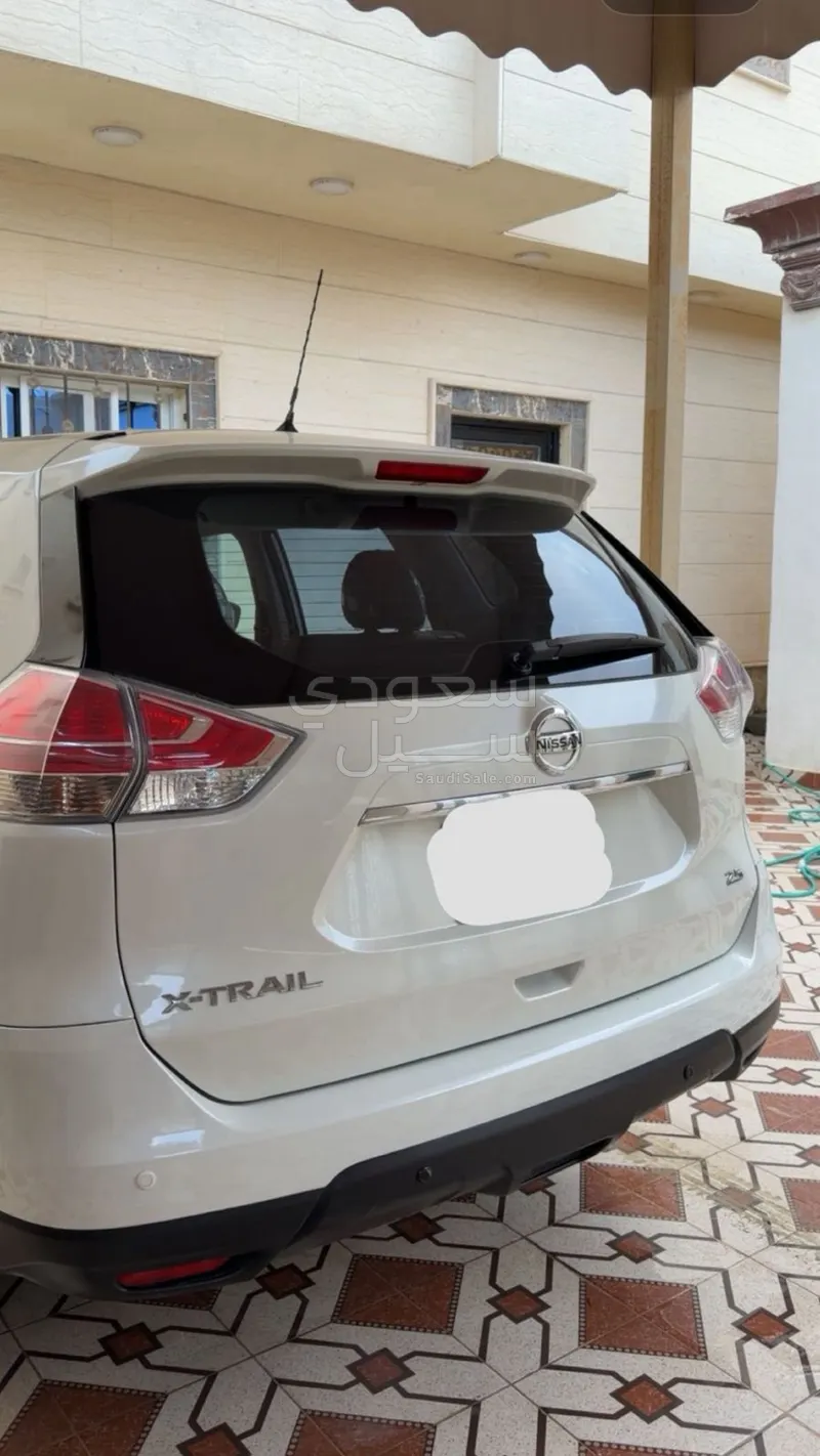 2015 نيسان اكس - ترايل