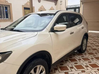 2015 نيسان اكس - ترايل