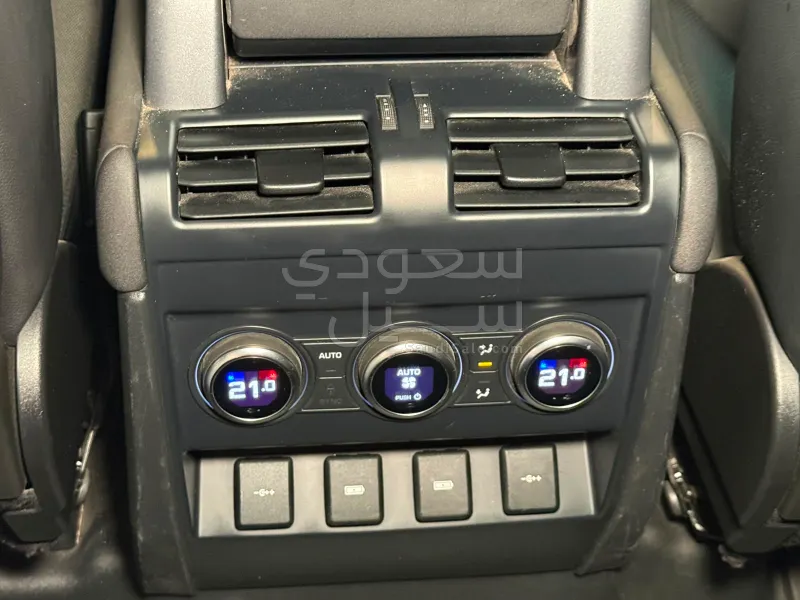2020 لاند روفر ديفيندر 110 اس اي