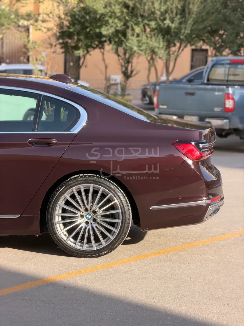2020 بي ام دبليو الفئة السابعة 730 أي