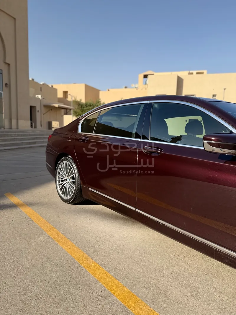 2020 بي ام دبليو الفئة السابعة 730 أي