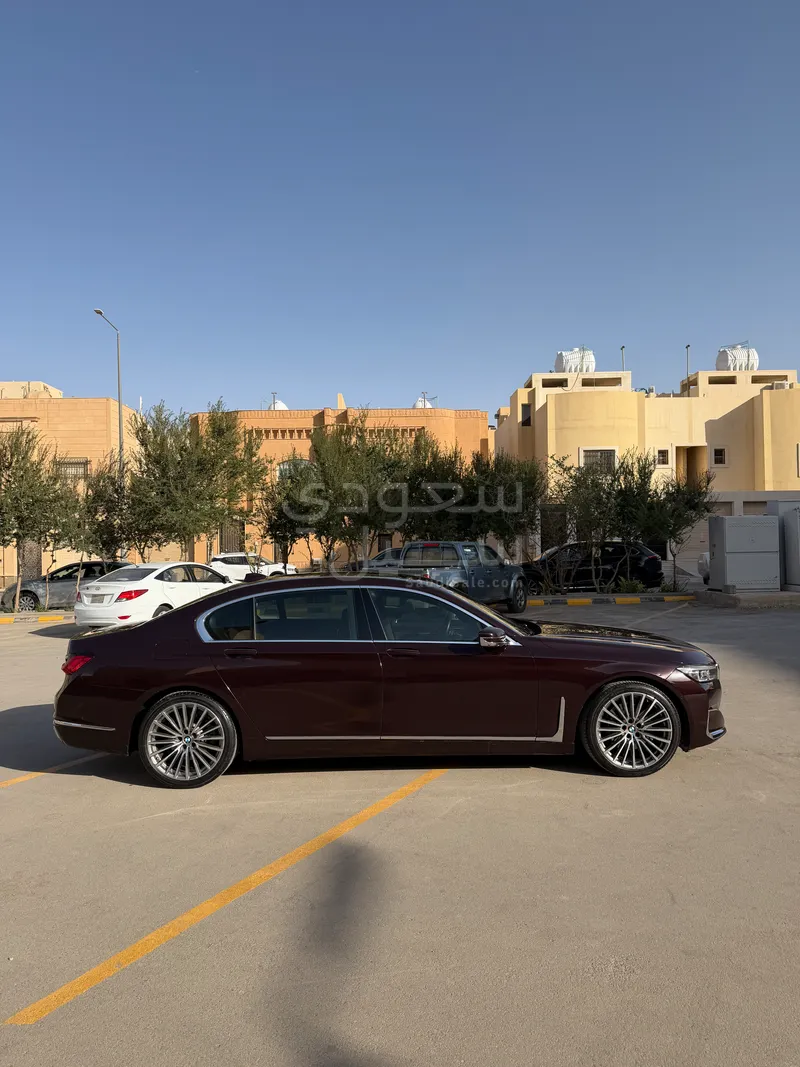 2020 بي ام دبليو الفئة السابعة 730 أي