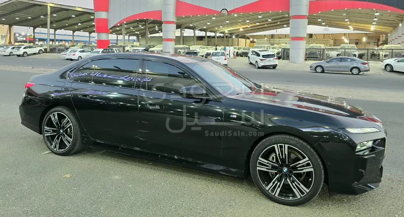 2024 بي ام دبليو الفئة السابعة 735أي