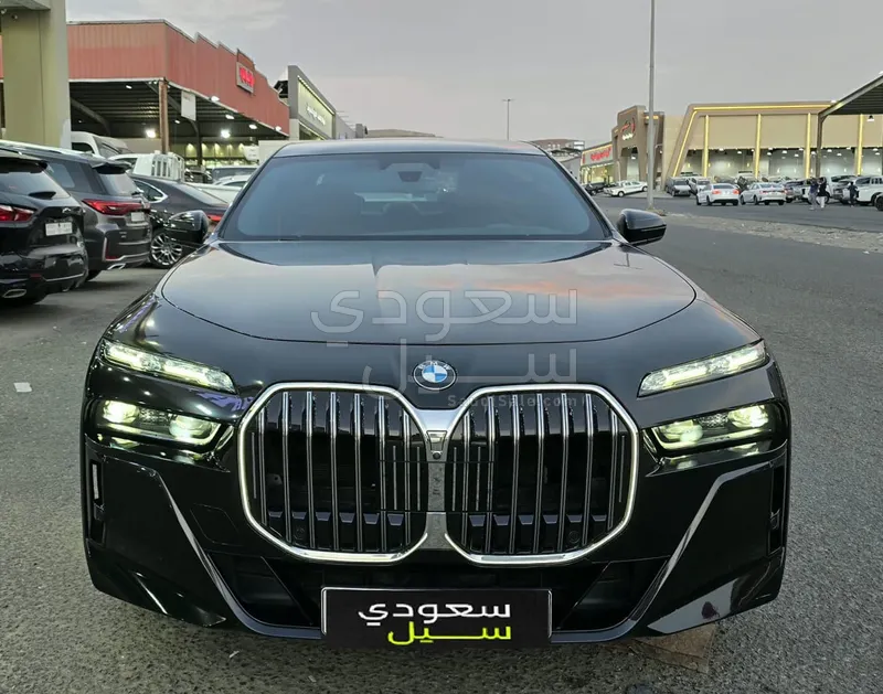 2024 بي ام دبليو الفئة السابعة 735أي