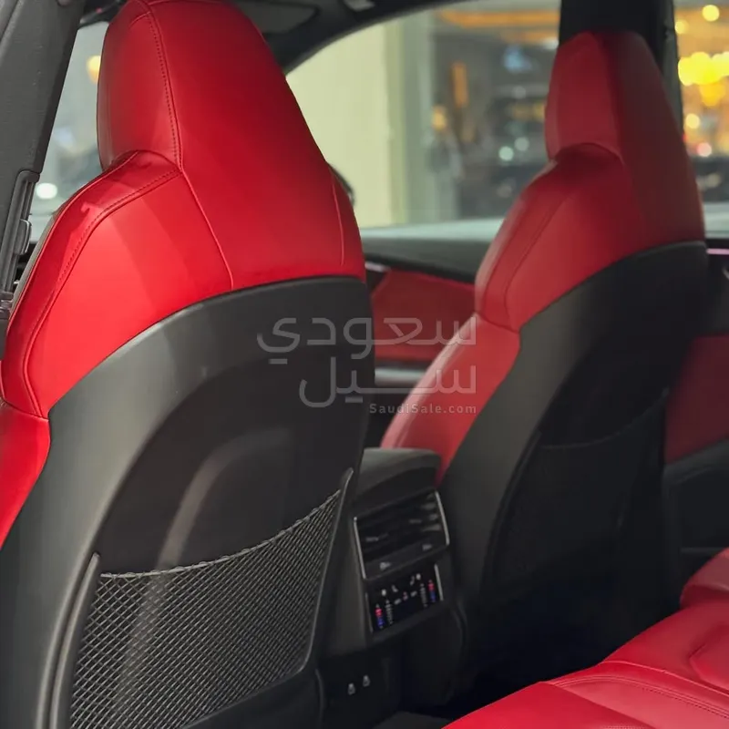 2022 اودي كيو 8 أر إس