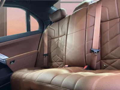 2026 بي ام دبليو الفئة السابعة 735أي