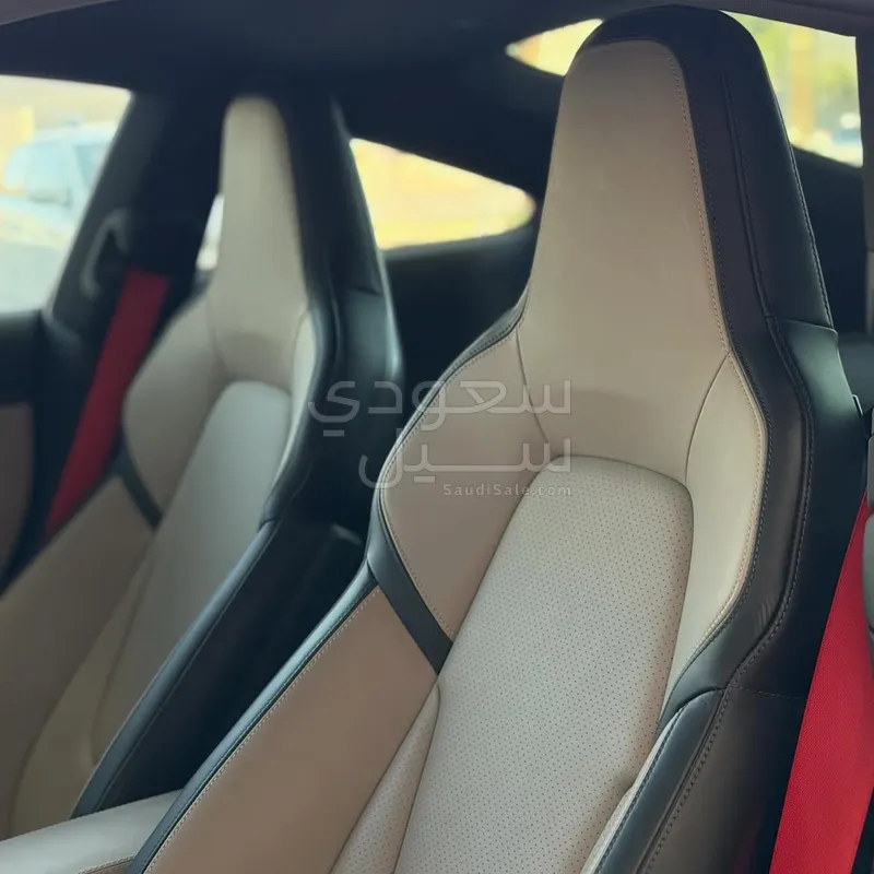 2025 بورش 911 كاريرا