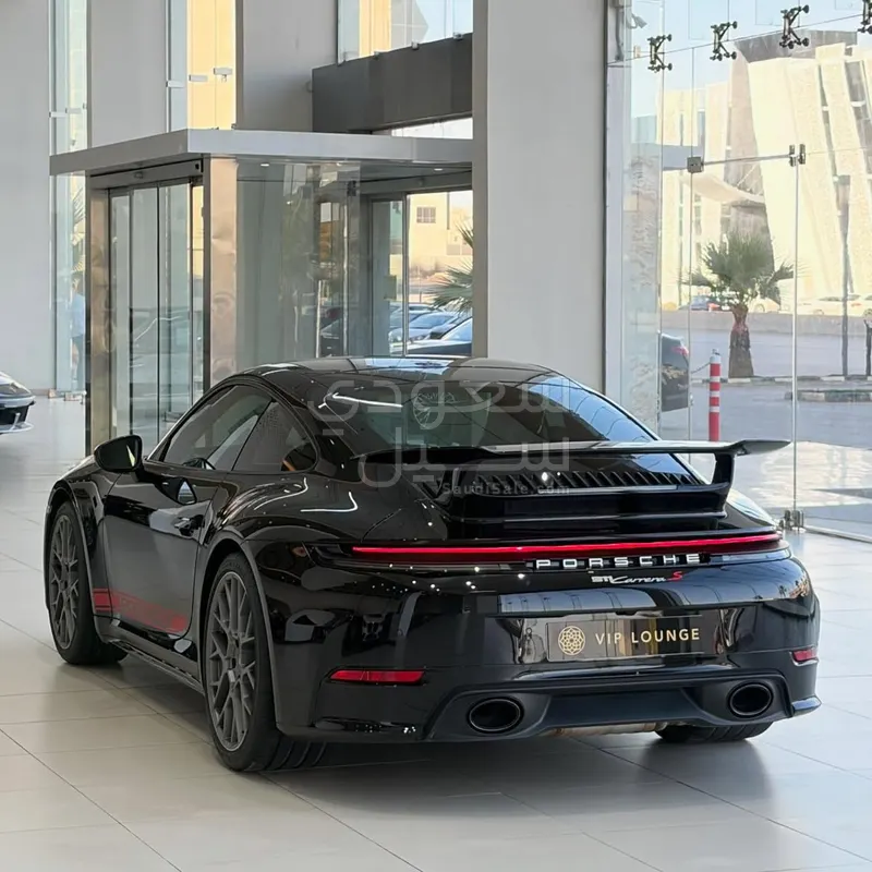 2025 بورش 911 كاريرا