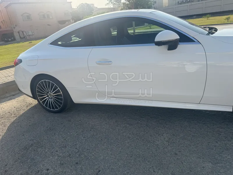 2024 مرسيدس - بنز سي إل إي 200