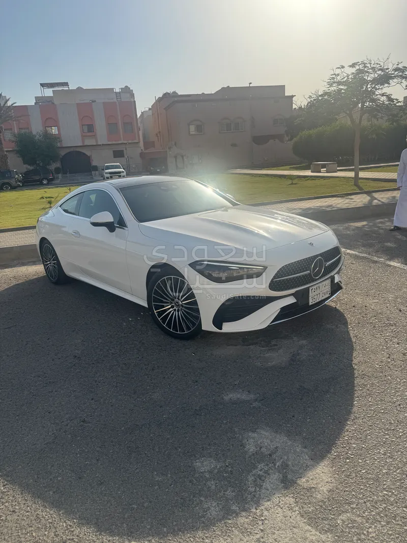 2024 مرسيدس - بنز سي إل إي 200