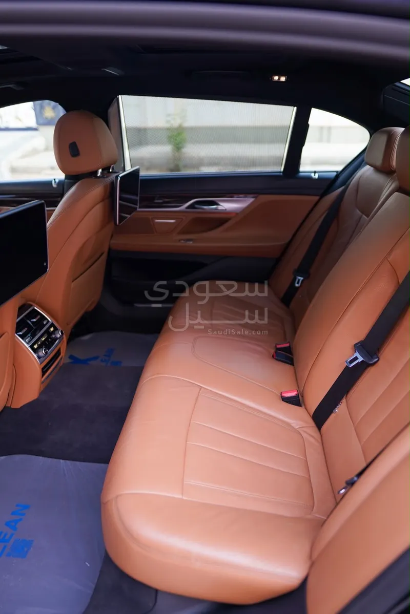 2020 بي ام دبليو الفئة السابعة 730 إل أي