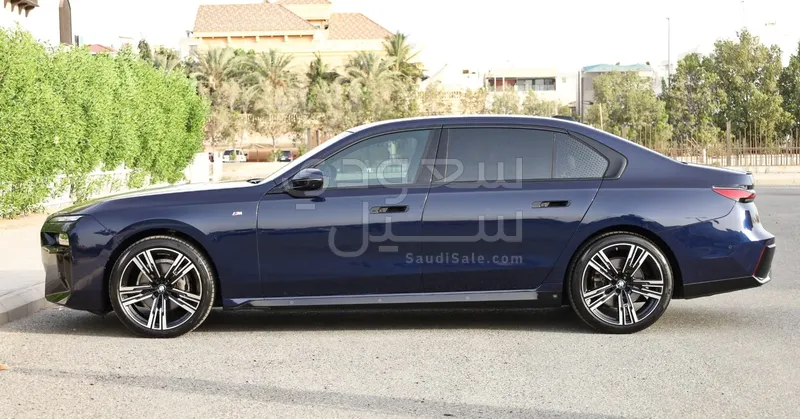 2024 بي ام دبليو الفئة السابعة 735 إل أي