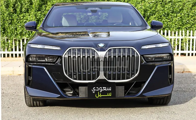 2024 بي ام دبليو الفئة السابعة 735 إل أي