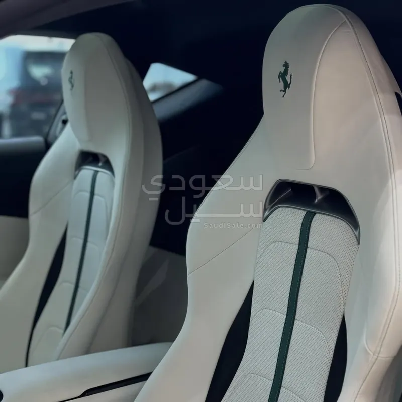 2025 فيراري 12 سيليندر