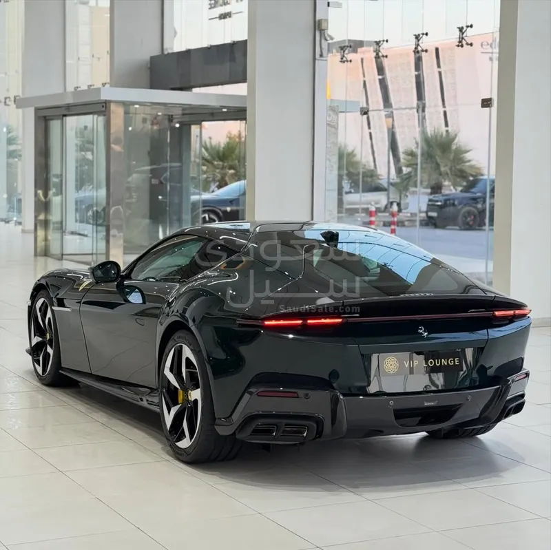 2025 فيراري 12 سيليندر