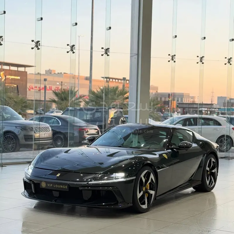 2025 فيراري 12 سيليندر