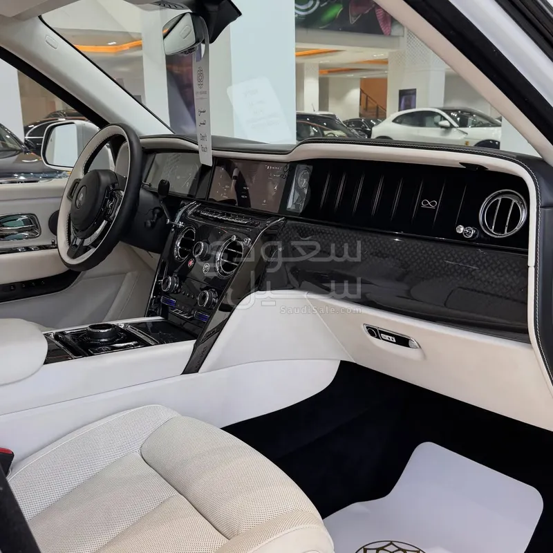 2025 رولز رويس كولينان بلاك بادج